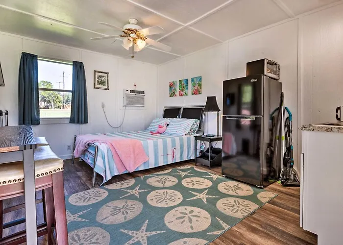 Flirty Flamingo' Studio: 1 Mi To Canyon Lake