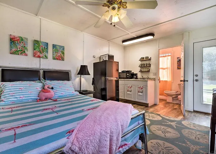 Flirty Flamingo' Studio: 1 Mi To Canyon Lake