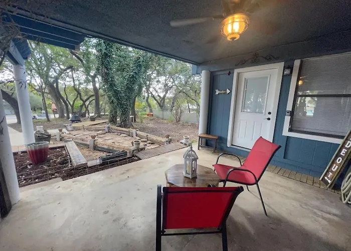 Bamboo Hideout - Sleeps 2 - Pet-Friendly