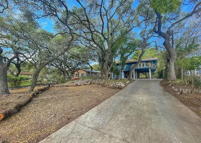 Bamboo Hideout - Sleeps 2 - Pet-Friendly
