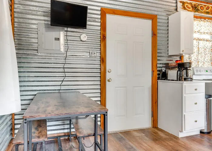 Cozy Couple'S Cottage W/ View Near Canyon Lake!