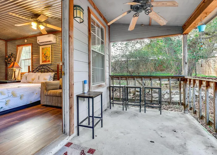 Cozy Couple'S Cottage W/ View Near Canyon Lake!