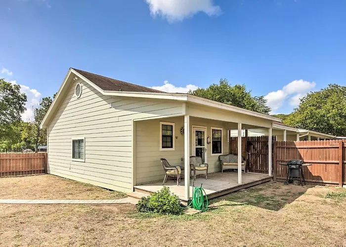 Cozy Canyon Lake Cottage: 1 Mi To Guadalupe River!