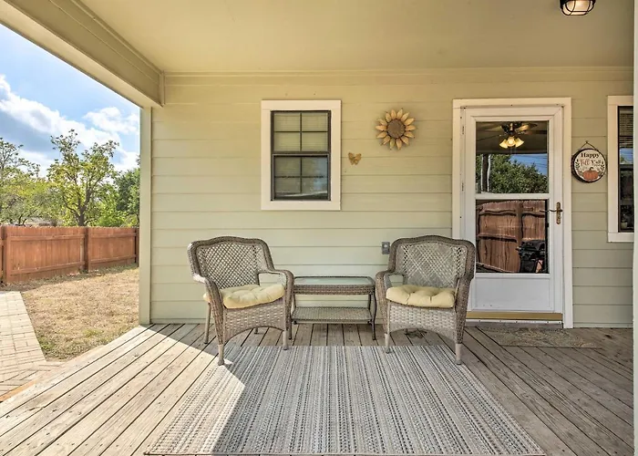 Cozy Canyon Lake Cottage: 1 Mi To Guadalupe River!
